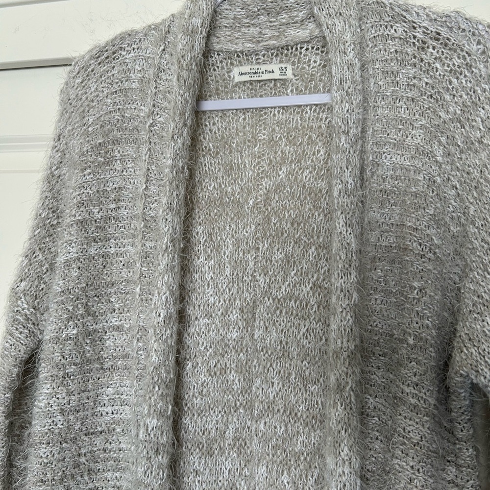 NWOT Abercrombie & Fitch Gray Fringe Cardigan Size XS/S - Picture 3 of 8